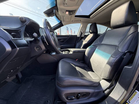 2024 Lexus ES 300h F SPORT Design