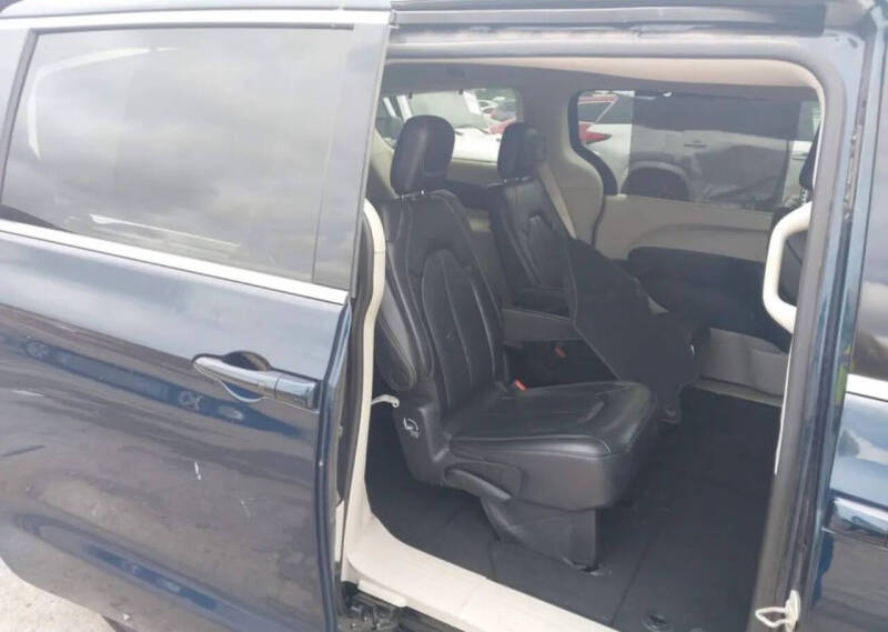 2022 Chrysler Pacifica Touring L