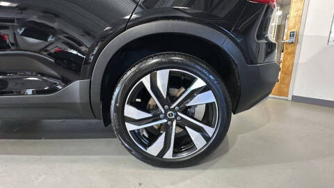 2023 Volvo XC40 B5 Plus Bright Theme