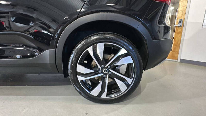 2023 Volvo XC40 B5 Plus Bright Theme