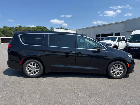 2024 Chrysler Pacifica Touring L