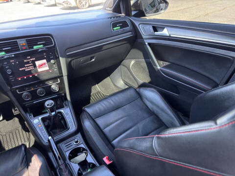 2019 Volkswagen Golf GTI SE