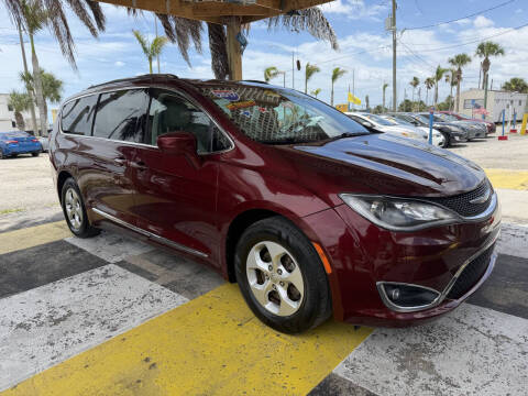 2017 Chrysler Pacifica Touring-L Plus