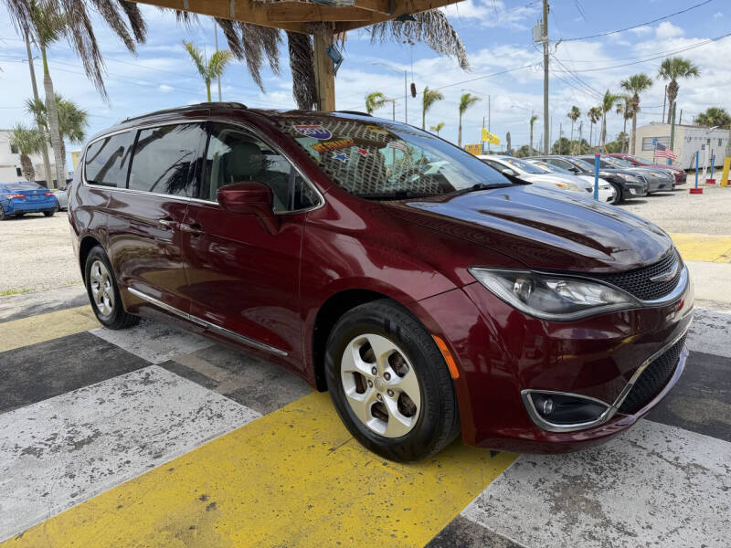 2017 Chrysler Pacifica Touring-L Plus