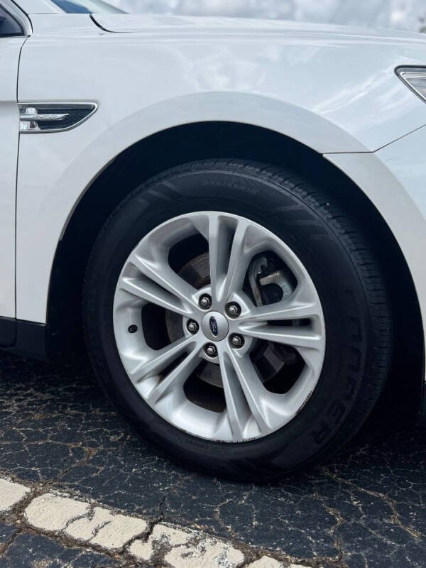 2015 Ford Taurus SEL