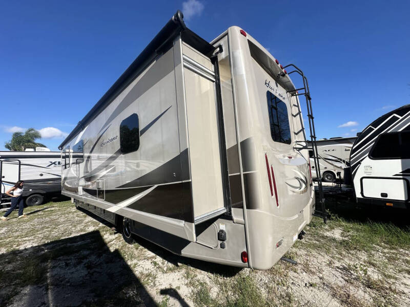 2015 Thor Motor Coach Hurricane