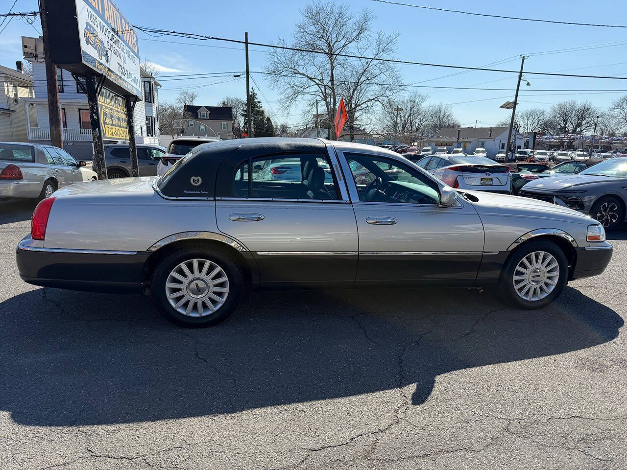 2005 Lincoln Town Car 24