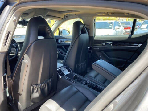 2015 Porsche Panamera 4