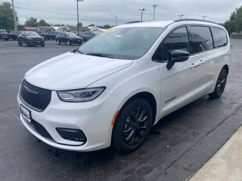 2025 Chrysler Pacifica Select