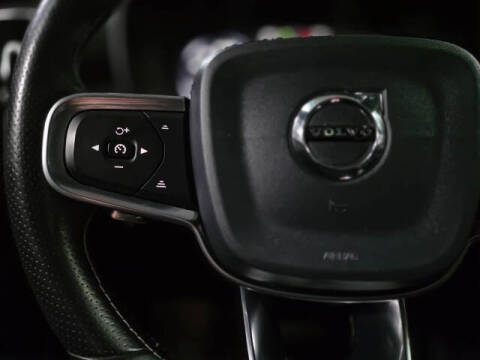 2020 Volvo XC40 T4 R-Design