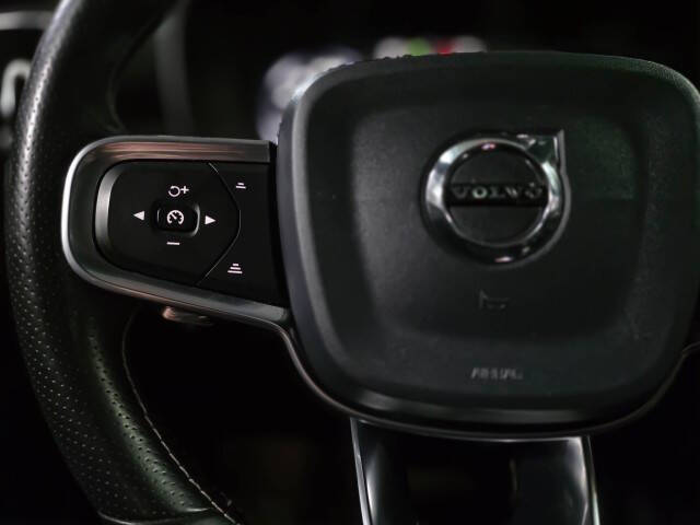 2020 Volvo XC40 T4 R-Design