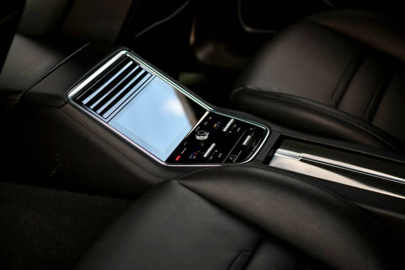 2018 Porsche Panamera Turbo S E-Hybrid