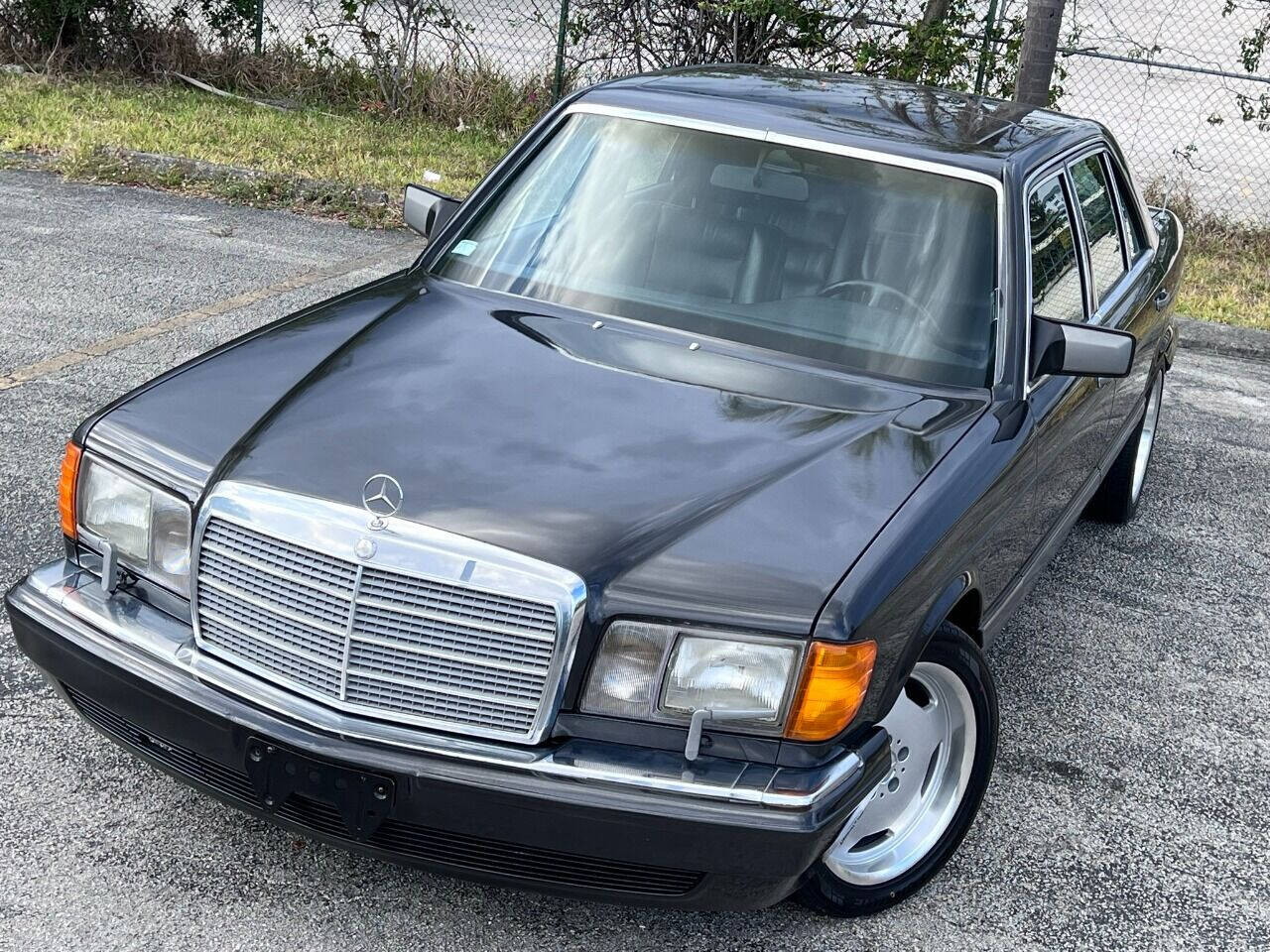 1991 Mercedes-Benz 560-Class  - $11,900