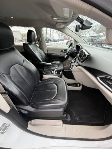 2020 Chrysler Voyager LXi