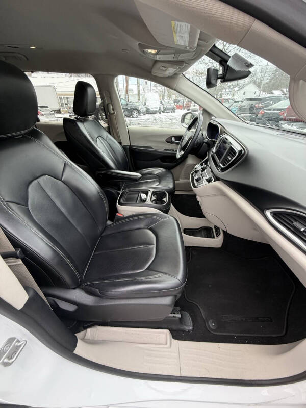 2020 Chrysler Voyager LXi