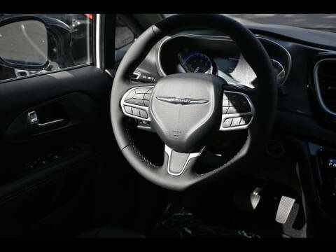 2025 Chrysler Voyager LX