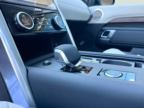 2025 Land Rover Discovery P300 Dynamic SE