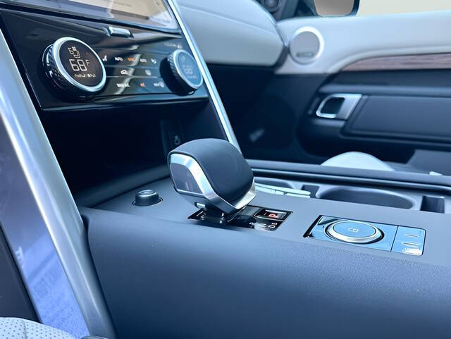 2025 Land Rover Discovery P300 Dynamic SE