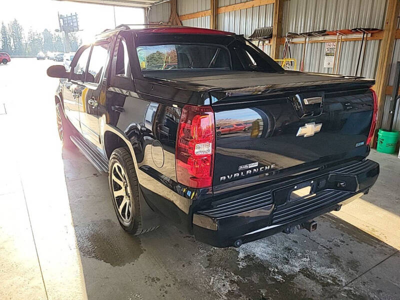 2011 Chevrolet Avalanche LTZ