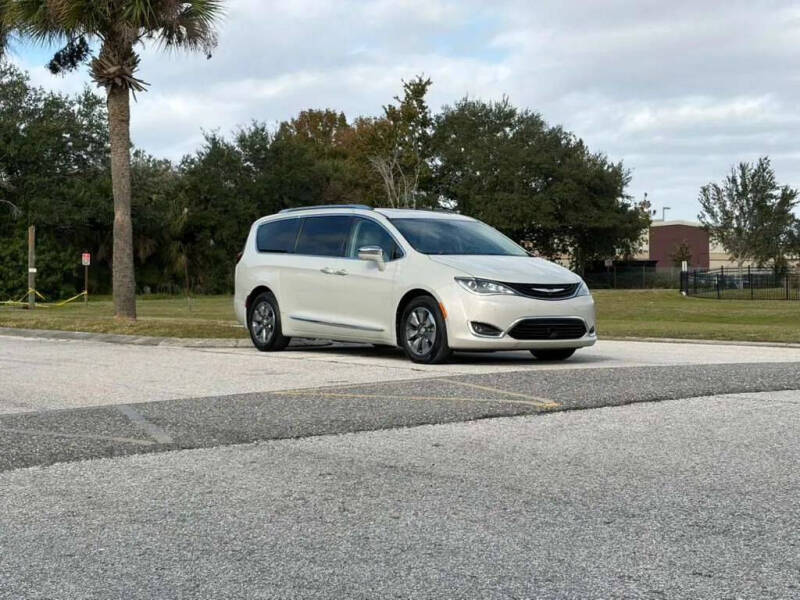 2017 Chrysler Pacifica Hybrid Platinum