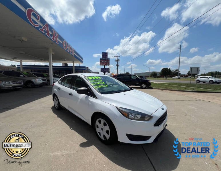 2017 Ford Focus Sedan S's photo