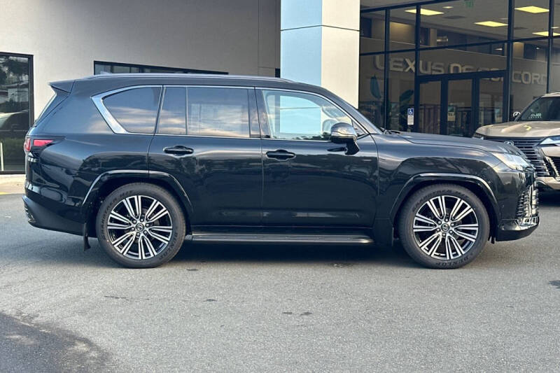 2025 Lexus LX 700h Luxury