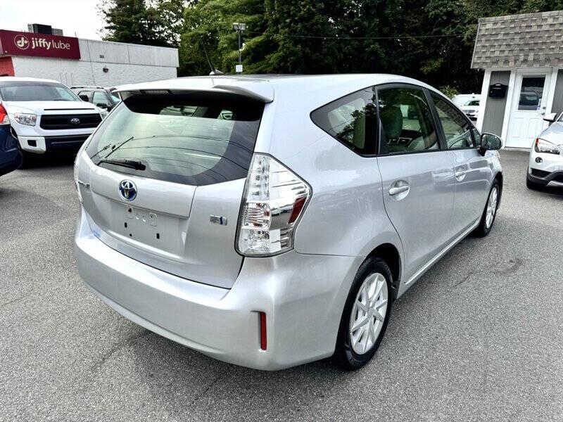 2014 Toyota Prius v Two