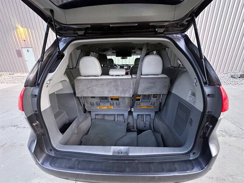 2014 Toyota Sienna XLE photo 16