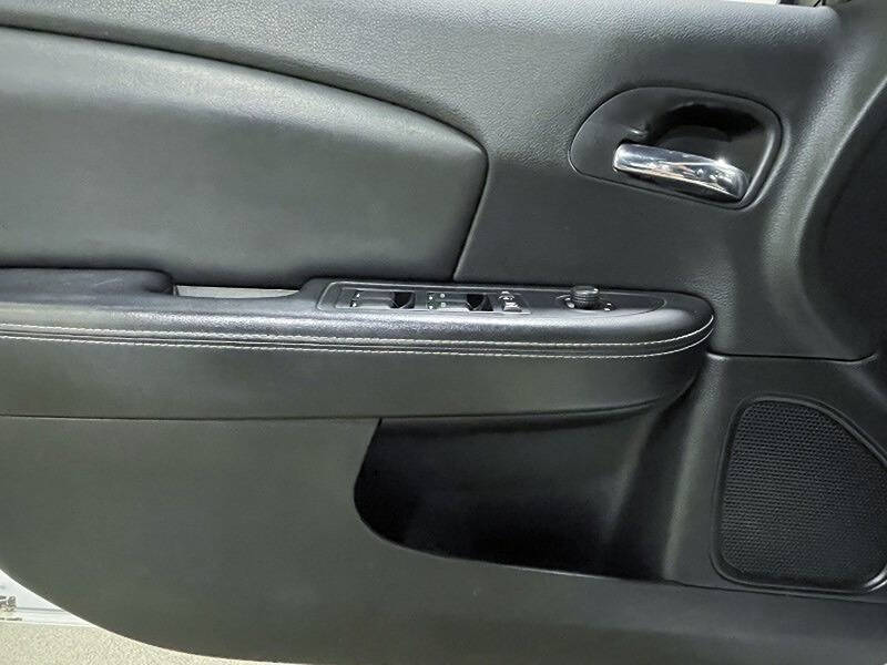 2011 Chrysler 200 Limited