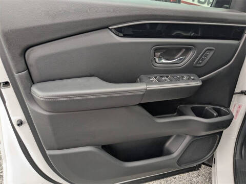 2024 Honda Pilot EX-L w/Rear Captain's Chairs