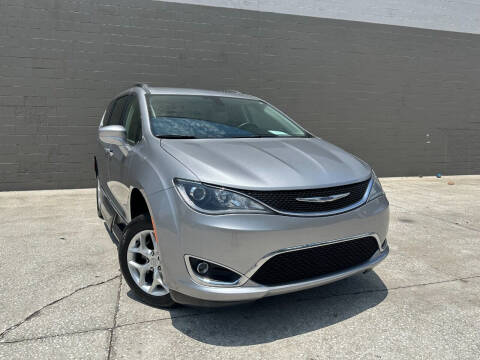 2017 Chrysler Pacifica Touring-L