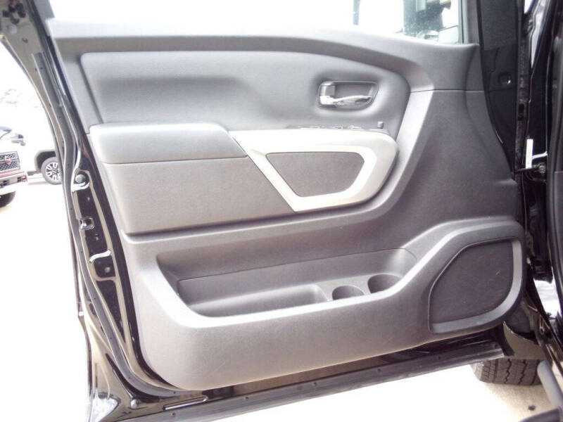 2024 Nissan Titan XD SV