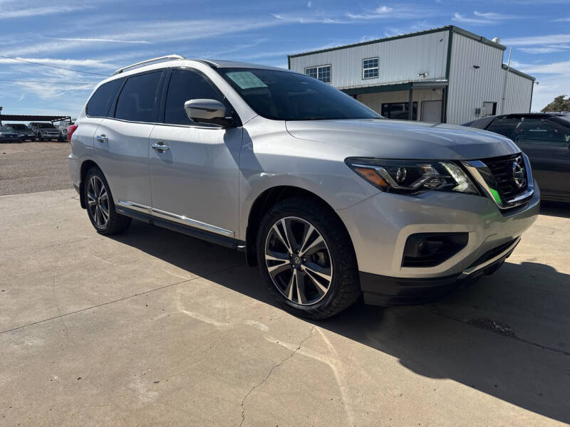 2017 Nissan Pathfinder Platinum photo 2