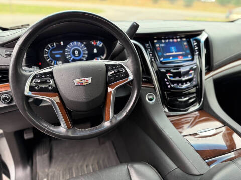 2018 Cadillac Escalade Luxury