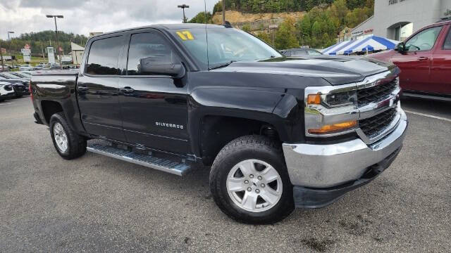 Used 2017 Chevrolet Silverado 1500 LT with VIN 3GCUKREC5HG454271 for sale in Hazard, KY