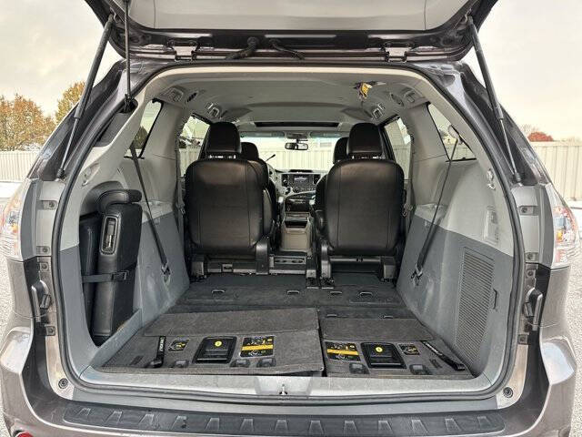 2013 Toyota Sienna SE 8-Passenger