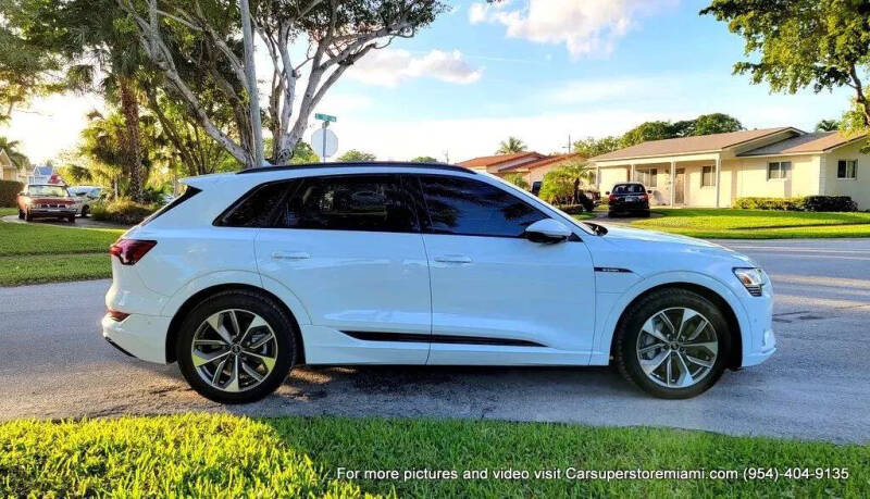 2021 Audi e-tron quattro Premium Plus