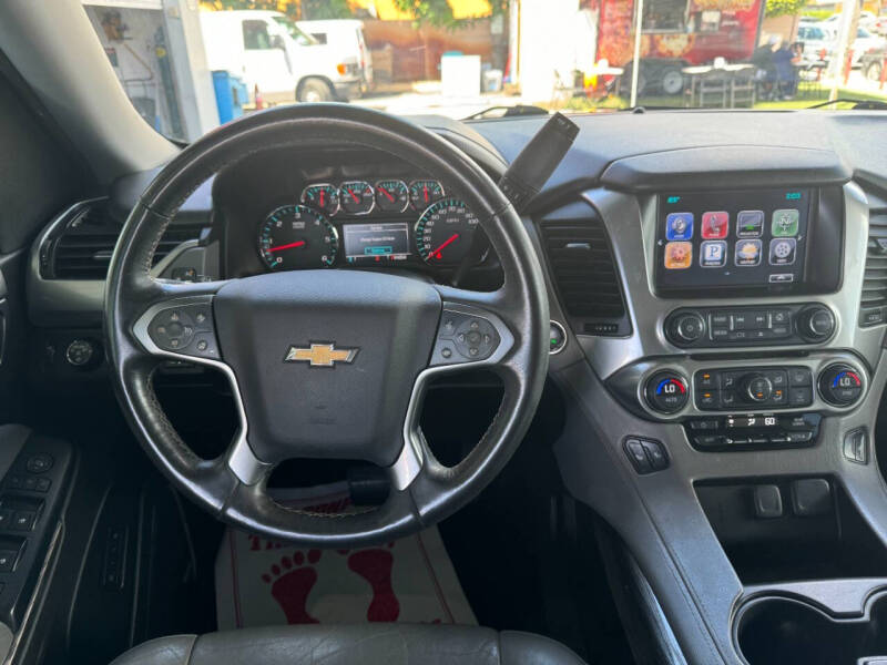 2016 Chevrolet Suburban LT photo 14