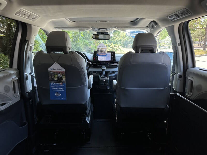 2024 Toyota Sienna XLE 8-Passenger