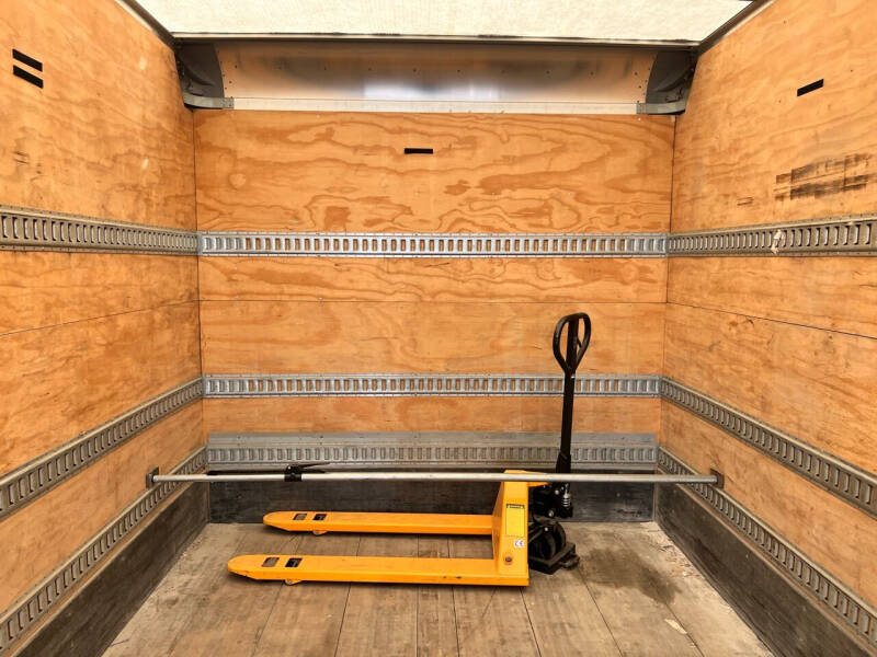 2017 Freightliner M2 106