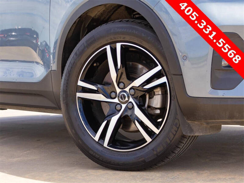 2023 Volvo XC40 B5 Plus Bright Theme