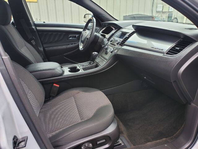 Silver 2018 Ford Taurus SEL SEL 4dr Sedan 26