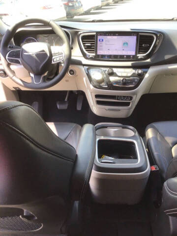 2023 Chrysler Pacifica Touring L