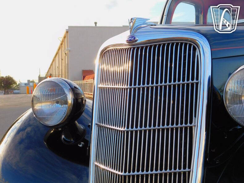 1935 Ford Tudor