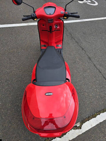 2025 Ice Bear Classic 150cc Scooter