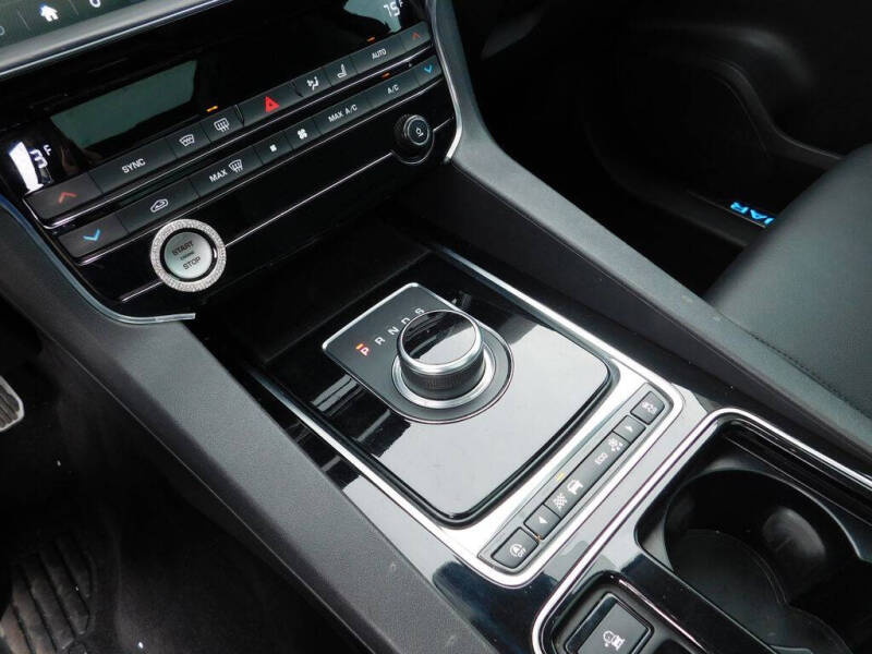 2019 Jaguar F-PACE 25t Premium