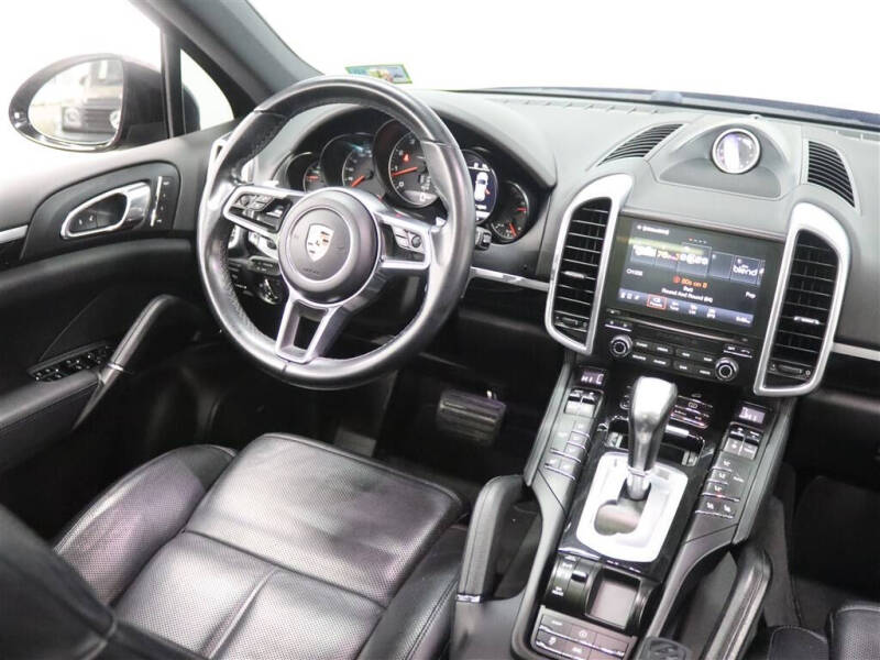 2017 Porsche Cayenne Platinum Edition