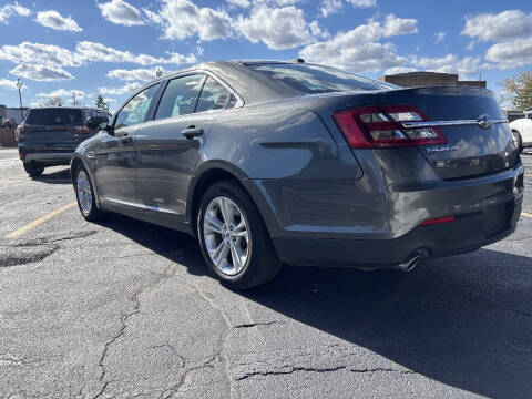 2018 Ford Taurus SEL