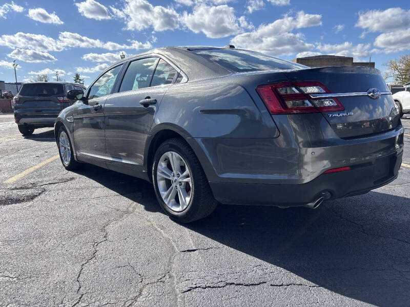 2018 Ford Taurus SEL