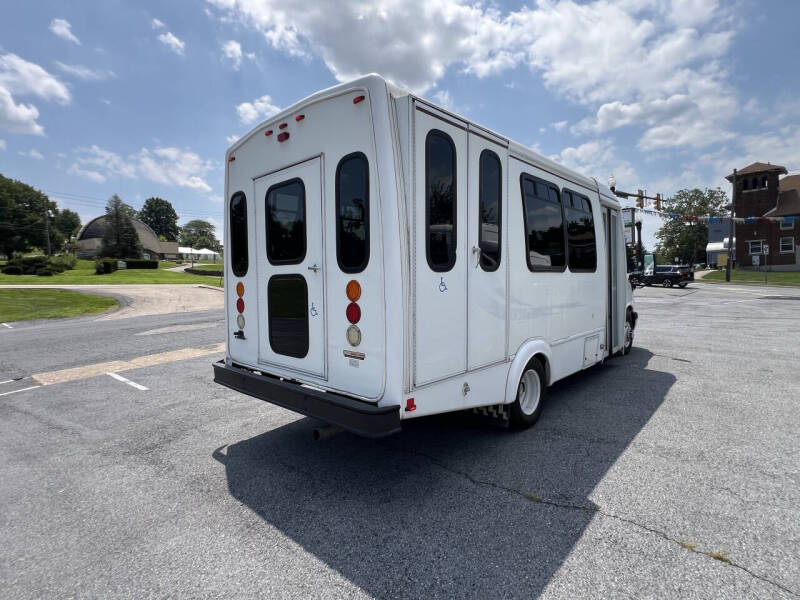 2014 Chevrolet Express C-4500 Shuttle Bus